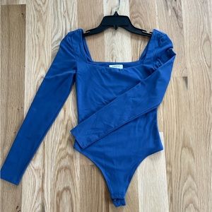 Aritzia Contour Squareneck Longsleeve Bodysuit